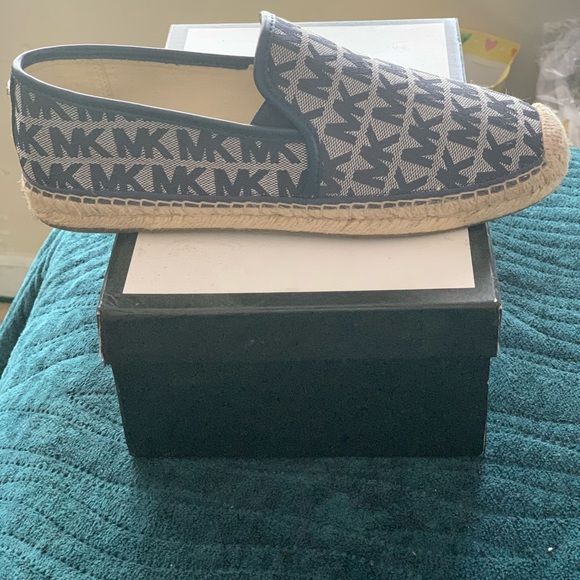 MK Espadrilles - Picture 2 of 4